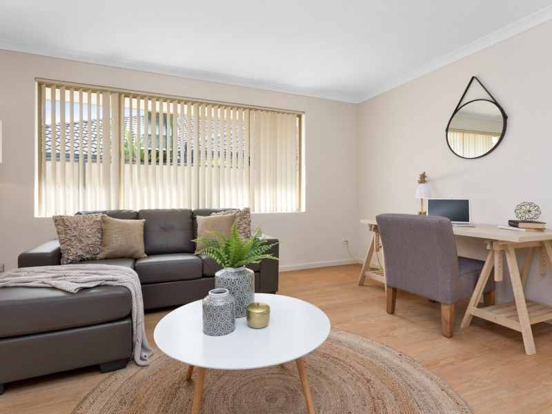 8 Cotswold Parade, Aubin Grove WA 6164