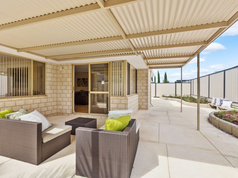 8 Cotswold Parade, Aubin Grove WA 6164