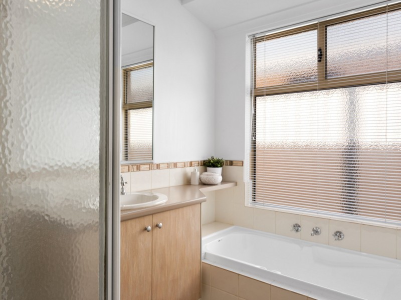 8 Cotswold Parade, Aubin Grove WA 6164