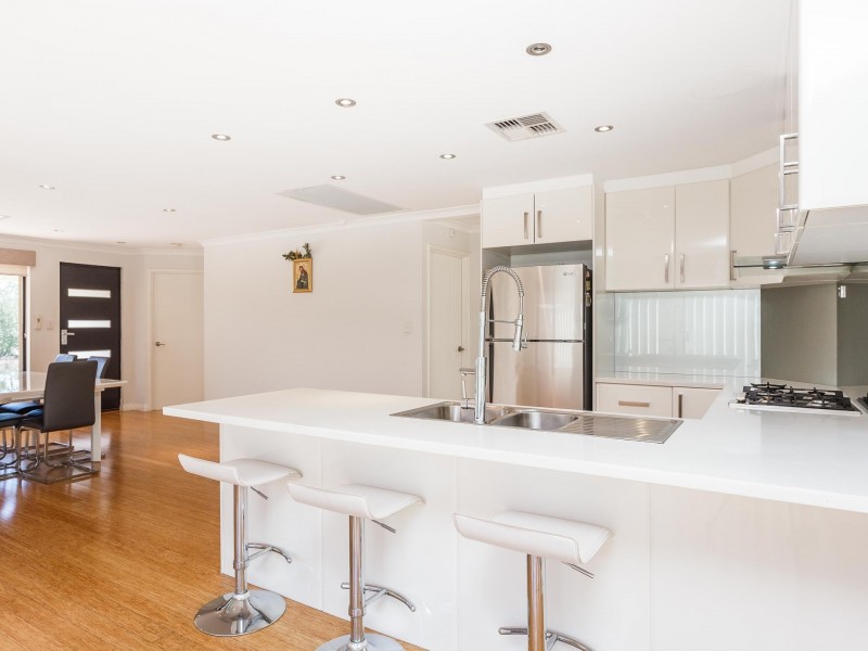 16 Suntree Mews, Beeliar WA 6164