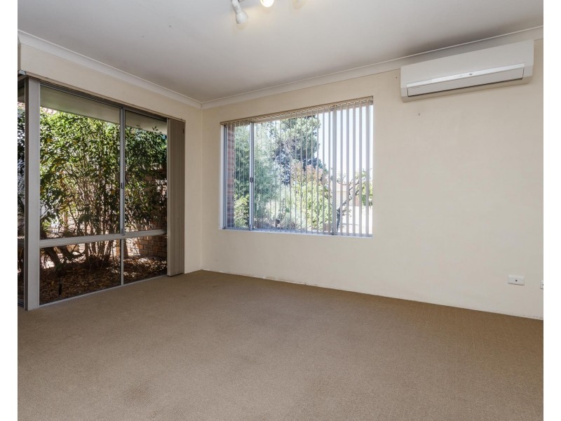 110 Bolderwood Drive, South Lake WA 6164