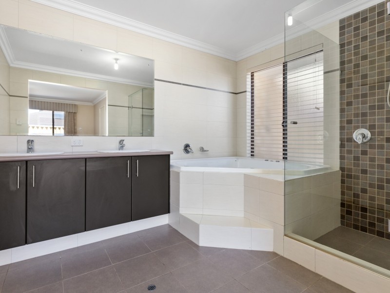 13 Mystic Elbow, Atwell WA 6164