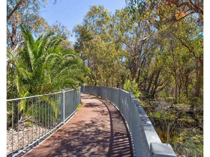 9 Oak Ridge Meander, Success WA 6164