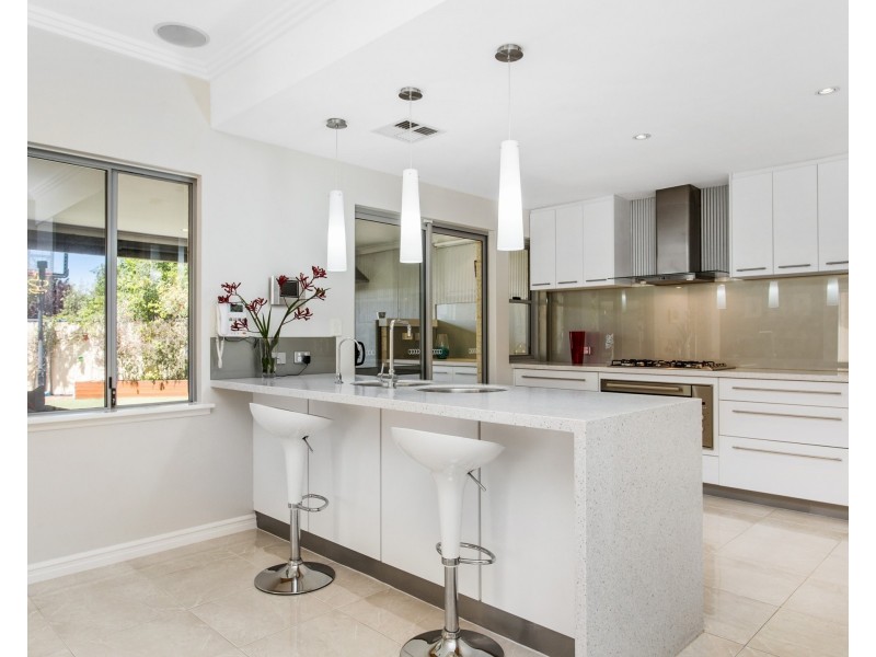 9 Oak Ridge Meander, Success WA 6164