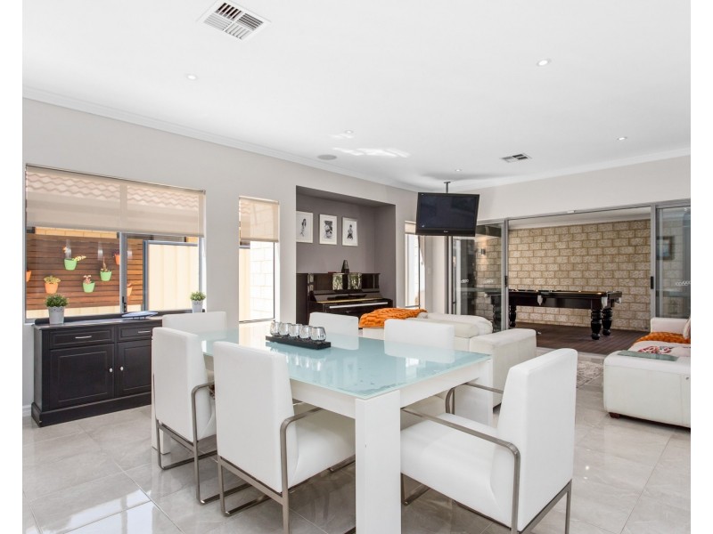 9 Oak Ridge Meander, Success WA 6164