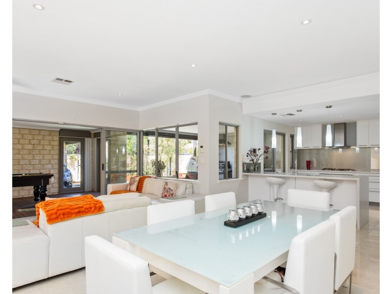 9 Oak Ridge Meander, Success WA 6164