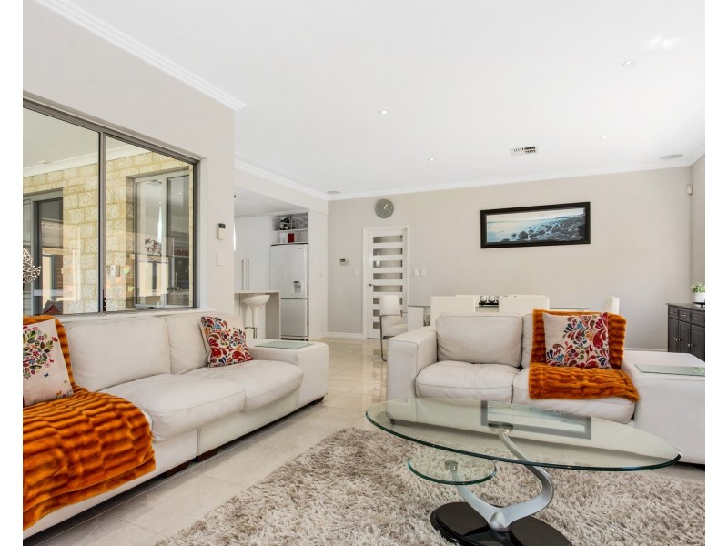 9 Oak Ridge Meander, Success WA 6164