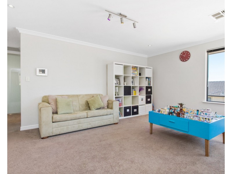 9 Oak Ridge Meander, Success WA 6164