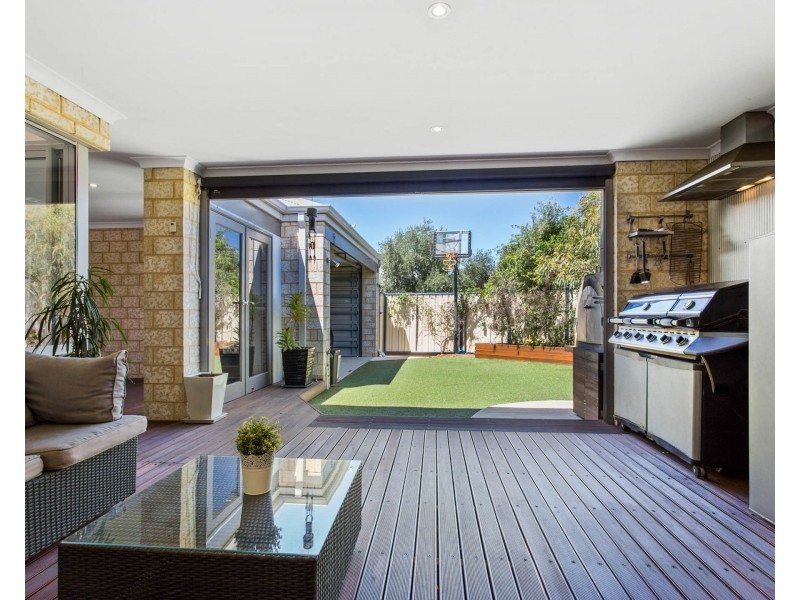 9 Oak Ridge Meander, Success WA 6164