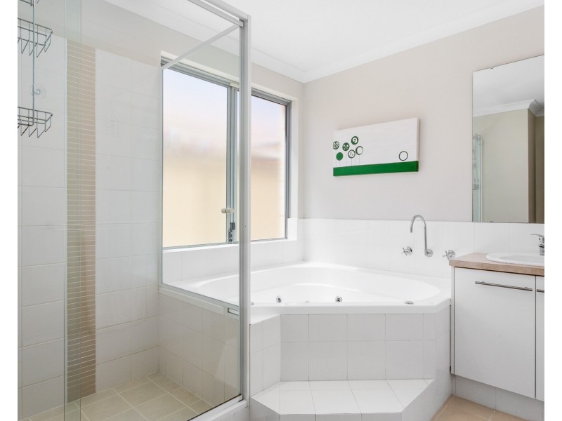 9 Oak Ridge Meander, Success WA 6164