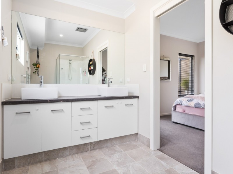 4 Ponderosa Road, Aubin Grove WA 6164