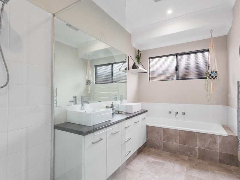 4 Ponderosa Road, Aubin Grove WA 6164