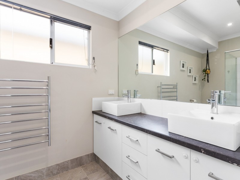 4 Ponderosa Road, Aubin Grove WA 6164