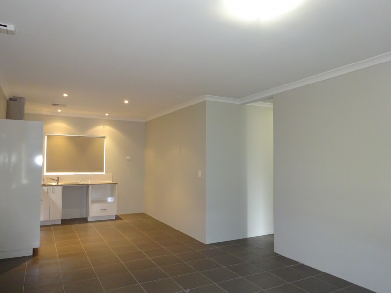 3B Geikie Glade, Wandi WA 6167