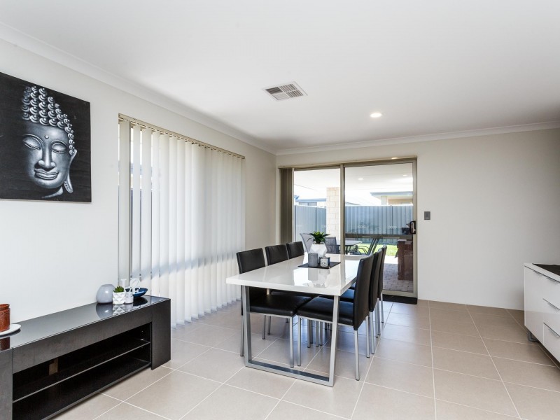 6 Brampton Rd, Wandi WA 6167