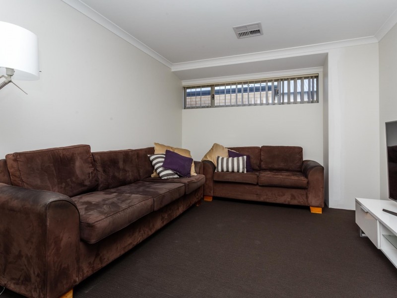 6 Brampton Rd, Wandi WA 6167