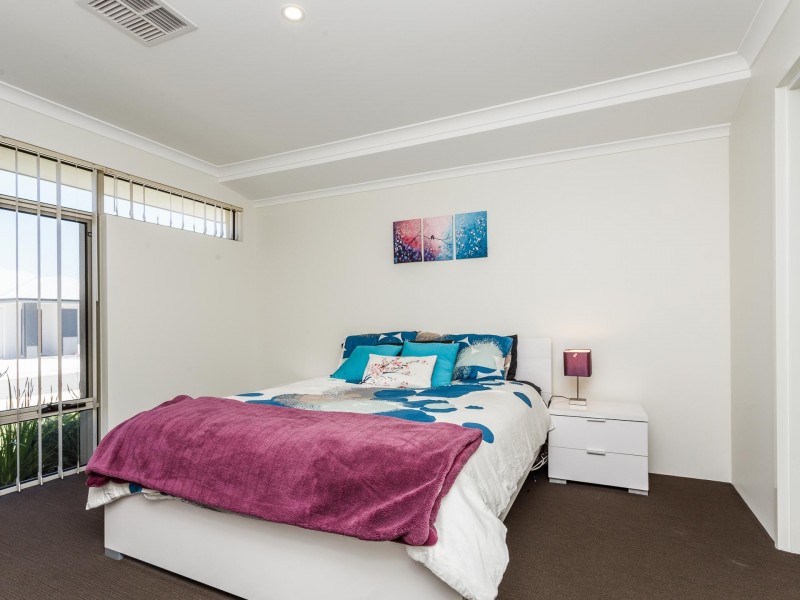 6 Brampton Rd, Wandi WA 6167