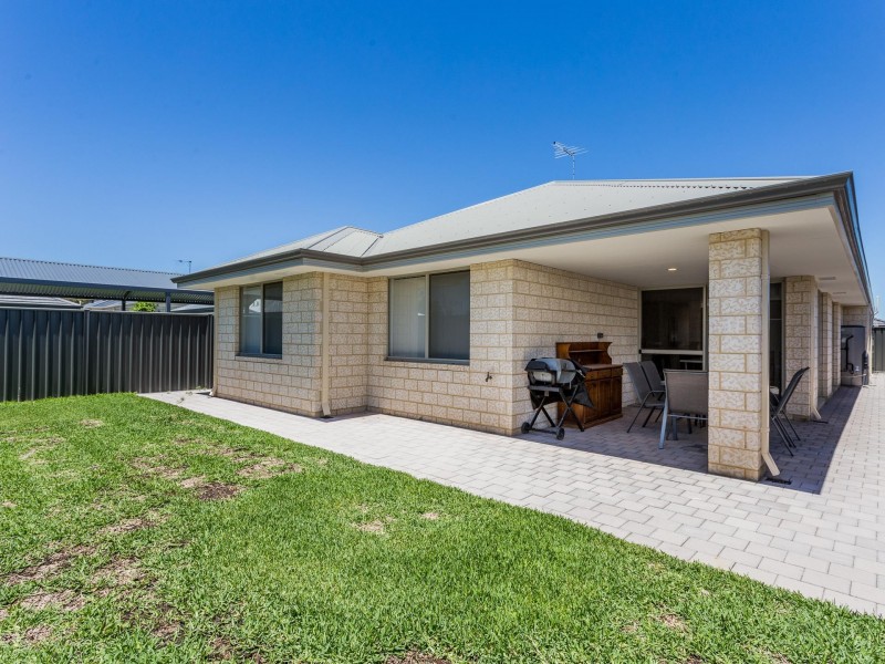 6 Brampton Rd, Wandi WA 6167