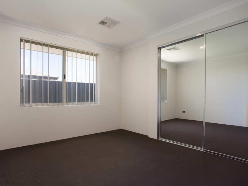 6 Brampton Rd, Wandi WA 6167