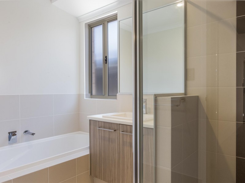 6 Brampton Rd, Wandi WA 6167