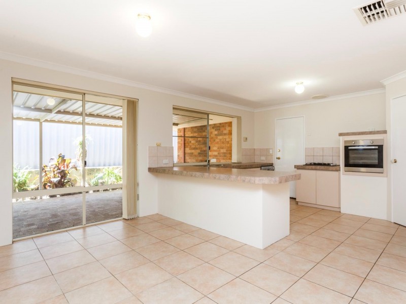 27 Marraboor Place, Success WA 6164