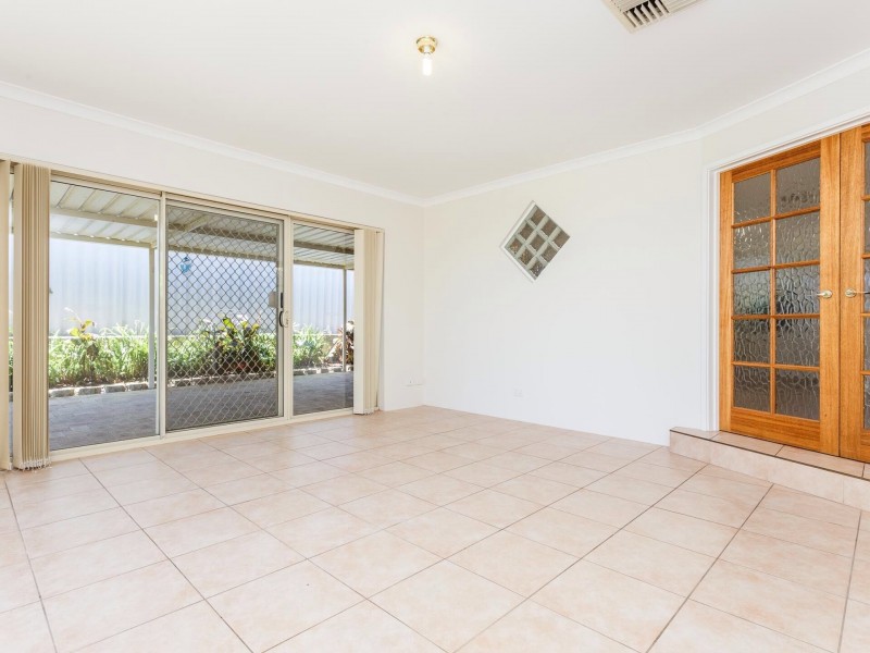 27 Marraboor Place, Success WA 6164