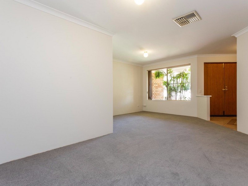 27 Marraboor Place, Success WA 6164
