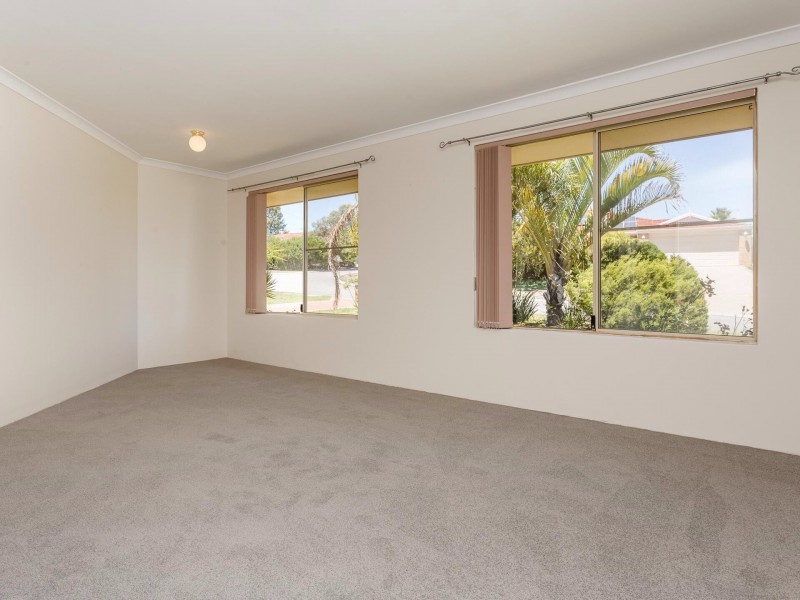 27 Marraboor Place, Success WA 6164