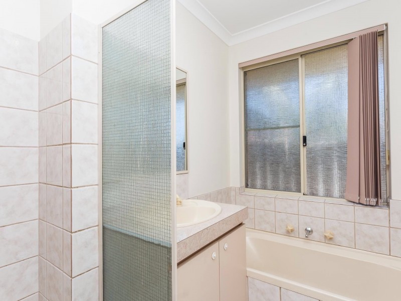 27 Marraboor Place, Success WA 6164