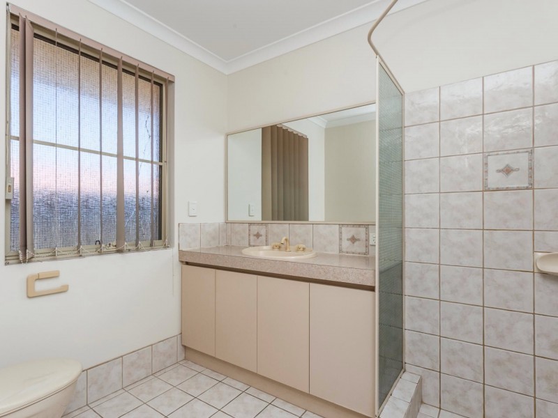 27 Marraboor Place, Success WA 6164