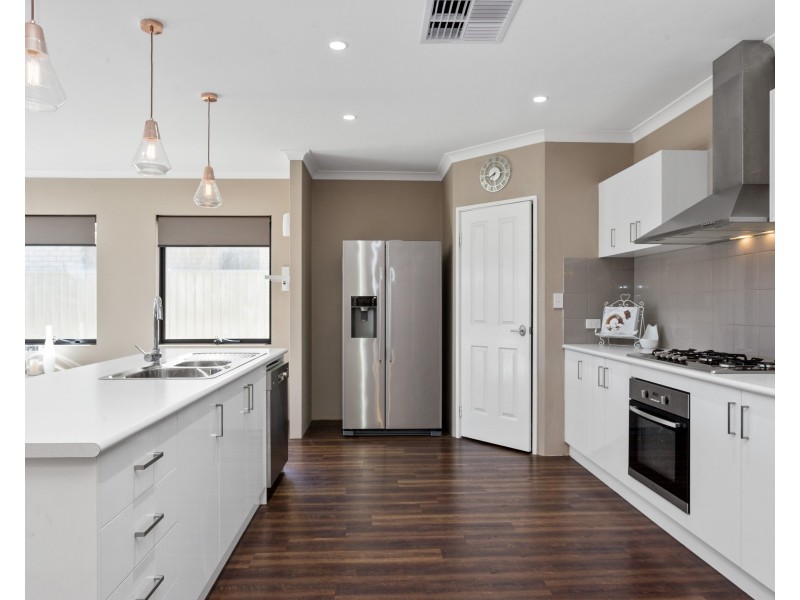 14 EWENS PASS, Wandi WA 6167
