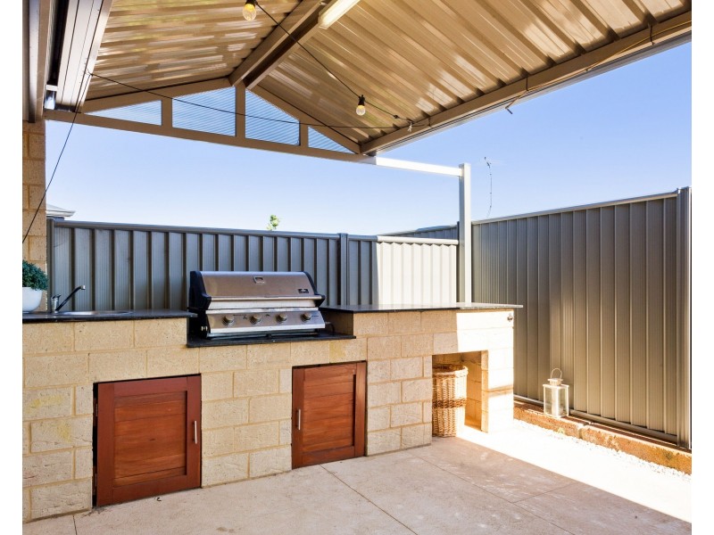 14 EWENS PASS, Wandi WA 6167