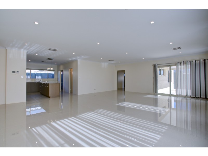 31 Mirima Way, Wandi WA 6167