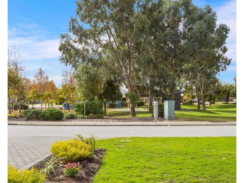 5 Versailles Parkway, Aubin Grove WA 6164