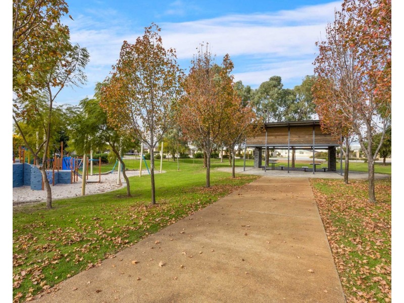 5 Versailles Parkway, Aubin Grove WA 6164