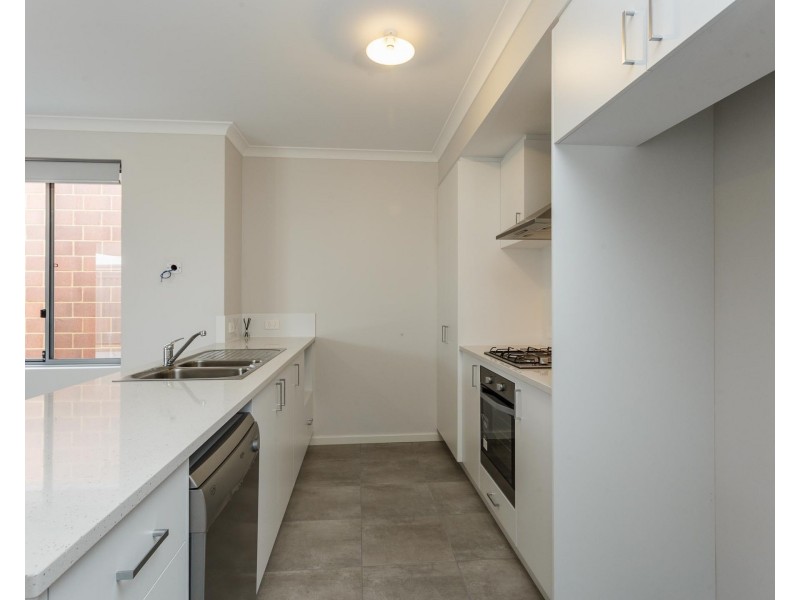 4 Fringed Way, Piara Waters WA 6112