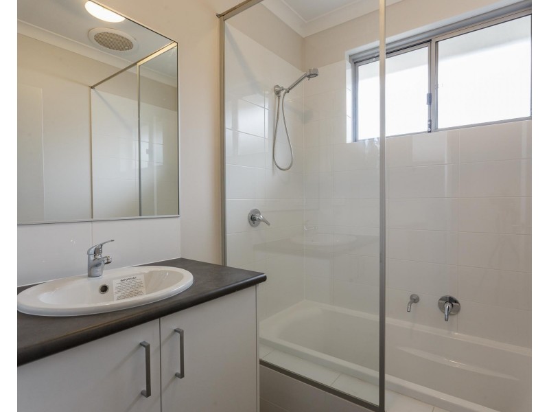 4 Fringed Way, Piara Waters WA 6112