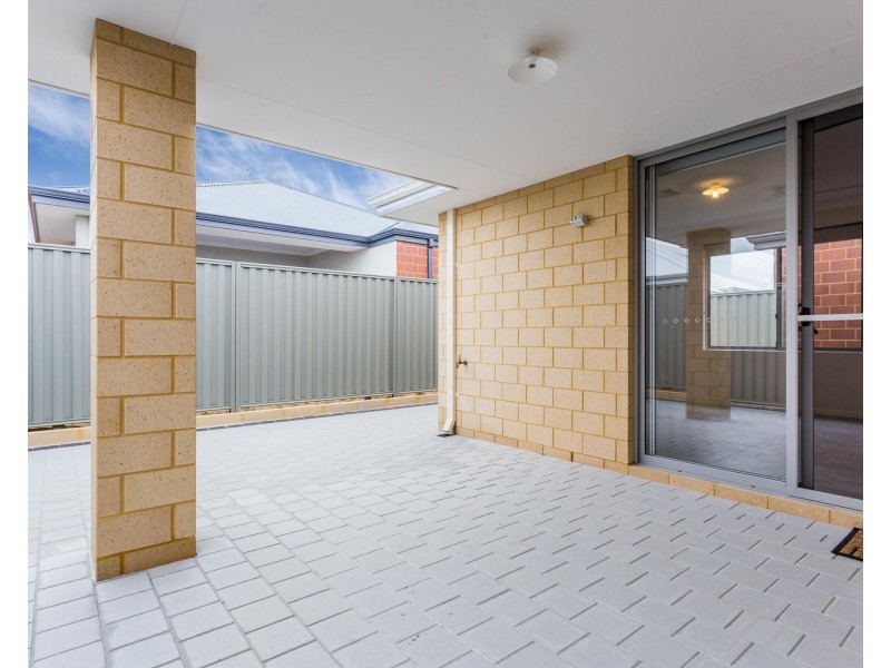 4 Fringed Way, Piara Waters WA 6112