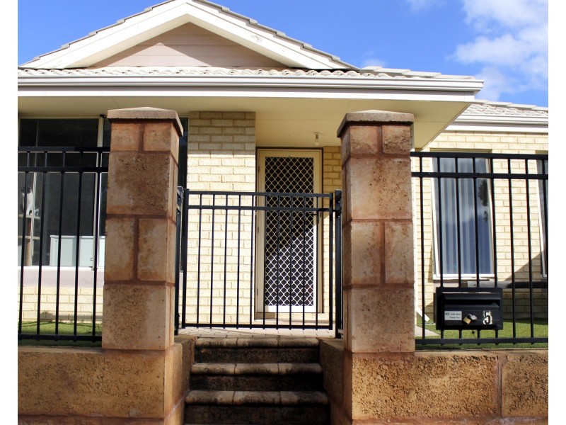 5 Willis Terrace, Hammond Park WA 6164