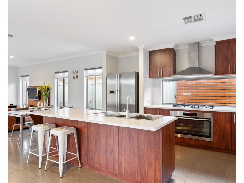 73 Litchfield Circle, Wandi WA 6167