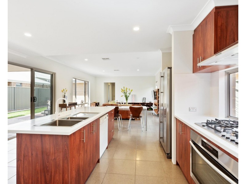73 Litchfield Circle, Wandi WA 6167