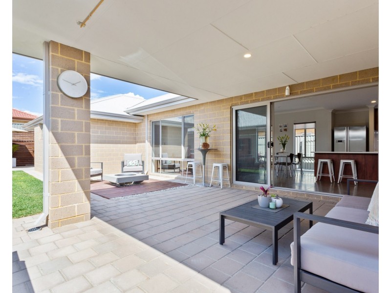73 Litchfield Circle, Wandi WA 6167