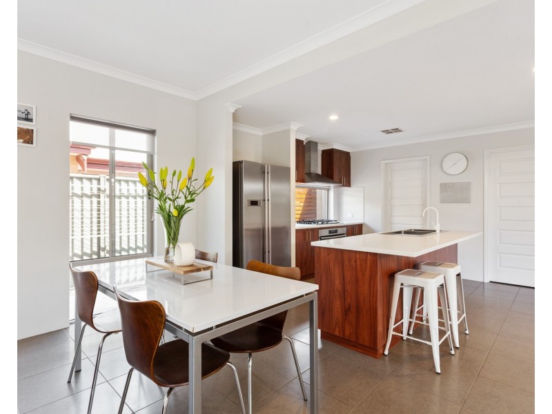 73 Litchfield Circle, Wandi WA 6167