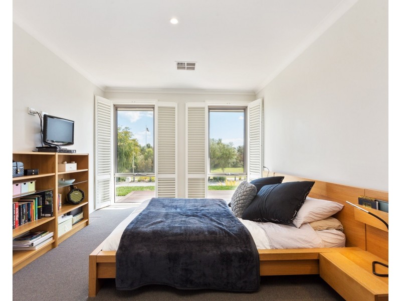 73 Litchfield Circle, Wandi WA 6167