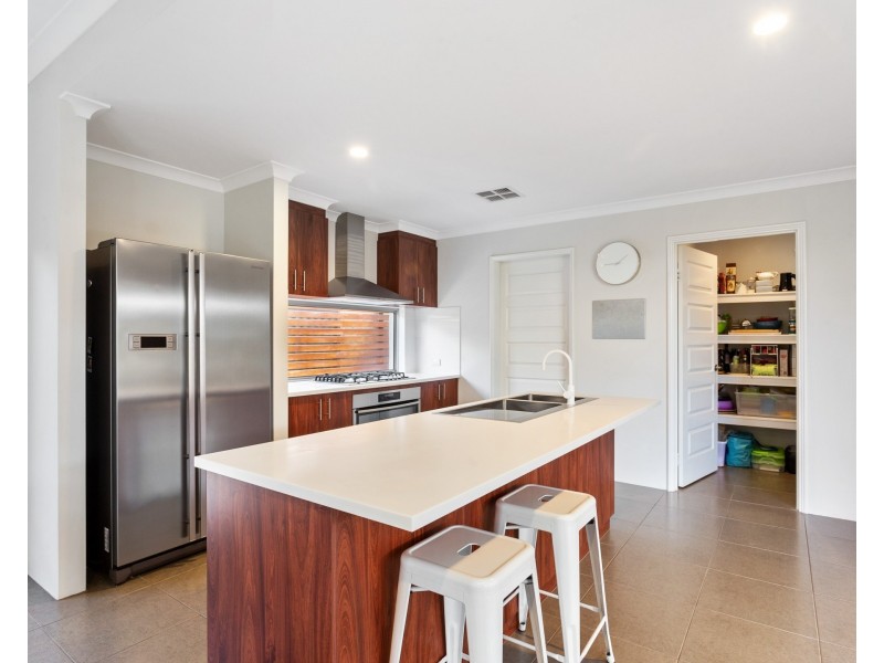 73 Litchfield Circle, Wandi WA 6167