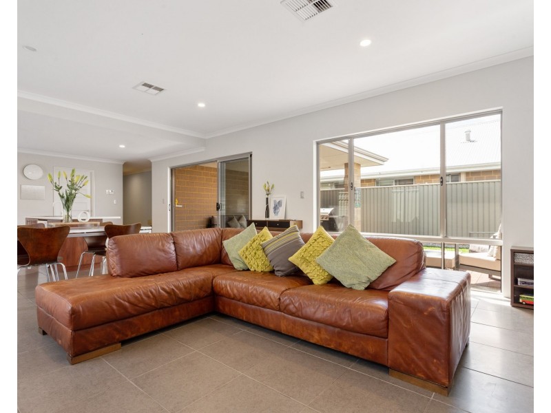 73 Litchfield Circle, Wandi WA 6167