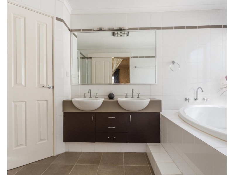 11 Warrego Street, Hammond Park WA 6164