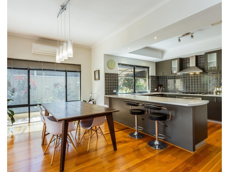 11 Warrego Street, Hammond Park WA 6164