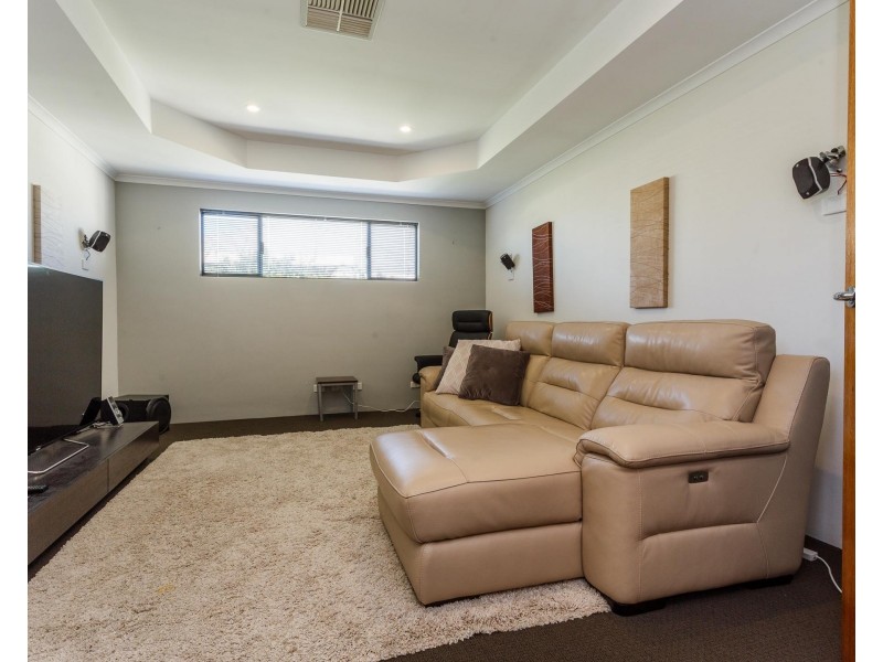 11 Warrego Street, Hammond Park WA 6164