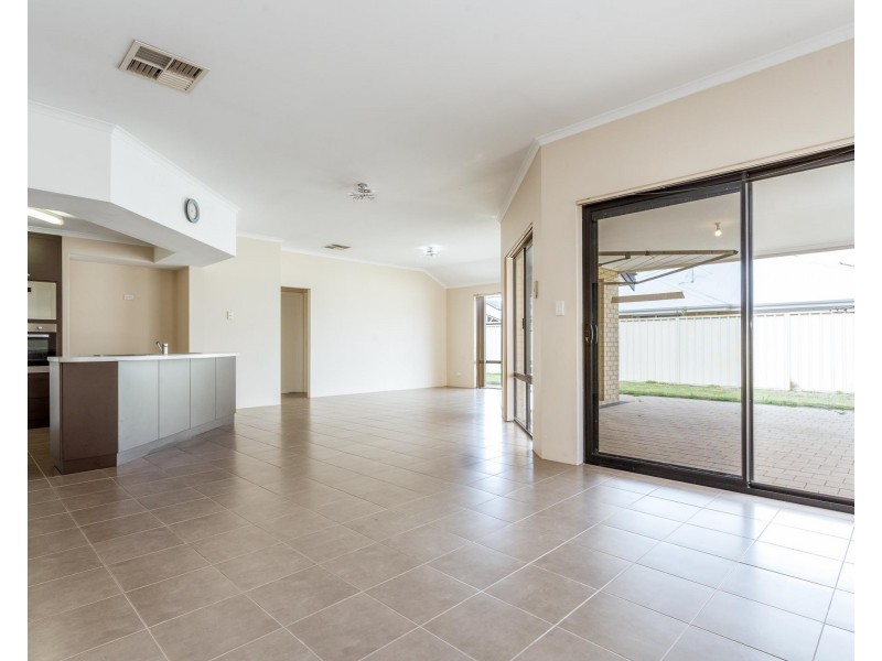 13 Southhaven Green, Success WA 6164